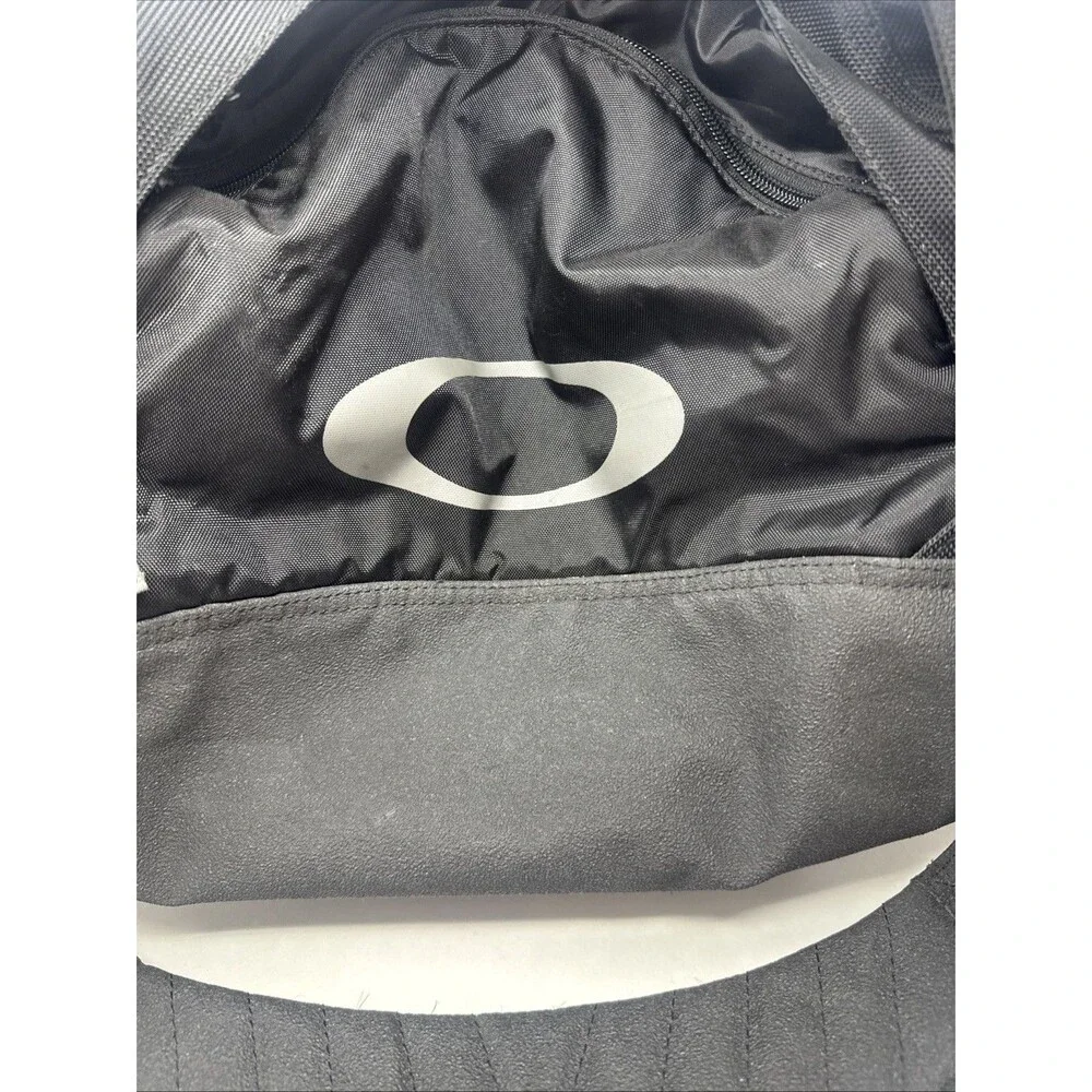 2010’s Oakley Heavy Payload Duffel Bag -  Black - Shoe Pocket NICE black large